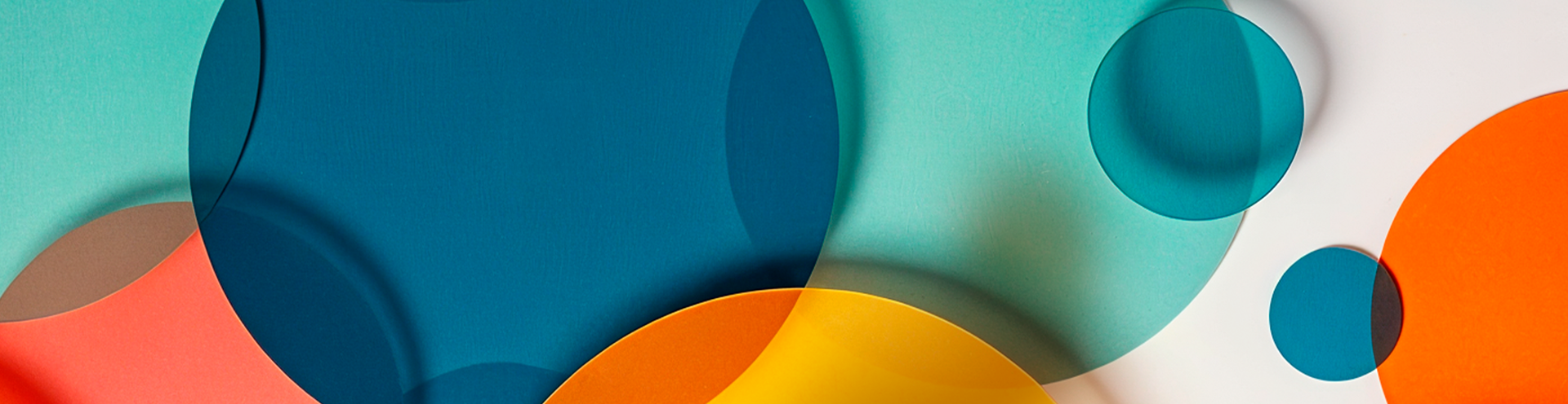 Ilustração abstrata com círculos coloridos sobrepostos.